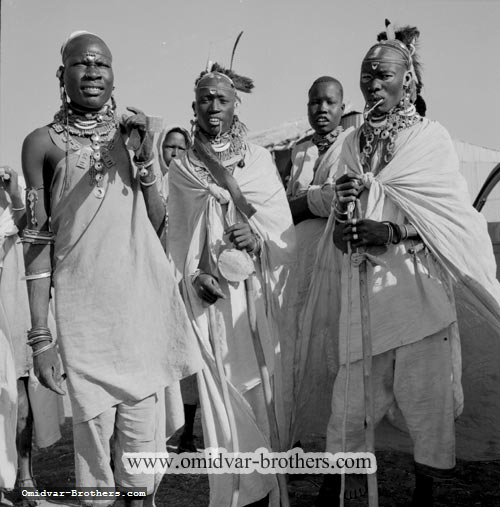 مردم قبیله «واتوتسو» ساکنین شمال سودان،  در اطراف رود «نیل». قد متوسط این ساکنین اطراف رود «نیل» از شمال تا جنوب سودان «دینکا» و افراد قبایل «ماسایی» در سرزمینهای کشور کنیا و نیز تانزانیا در شرق آفریقا حدود یکصدو نود سانتی متر می‌رسند